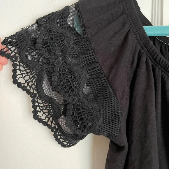 Pinkblush Black Lace Cap sleeve shirt size medium - Picture 2 of 4